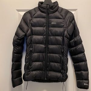 REI hoodless down parka/jacket